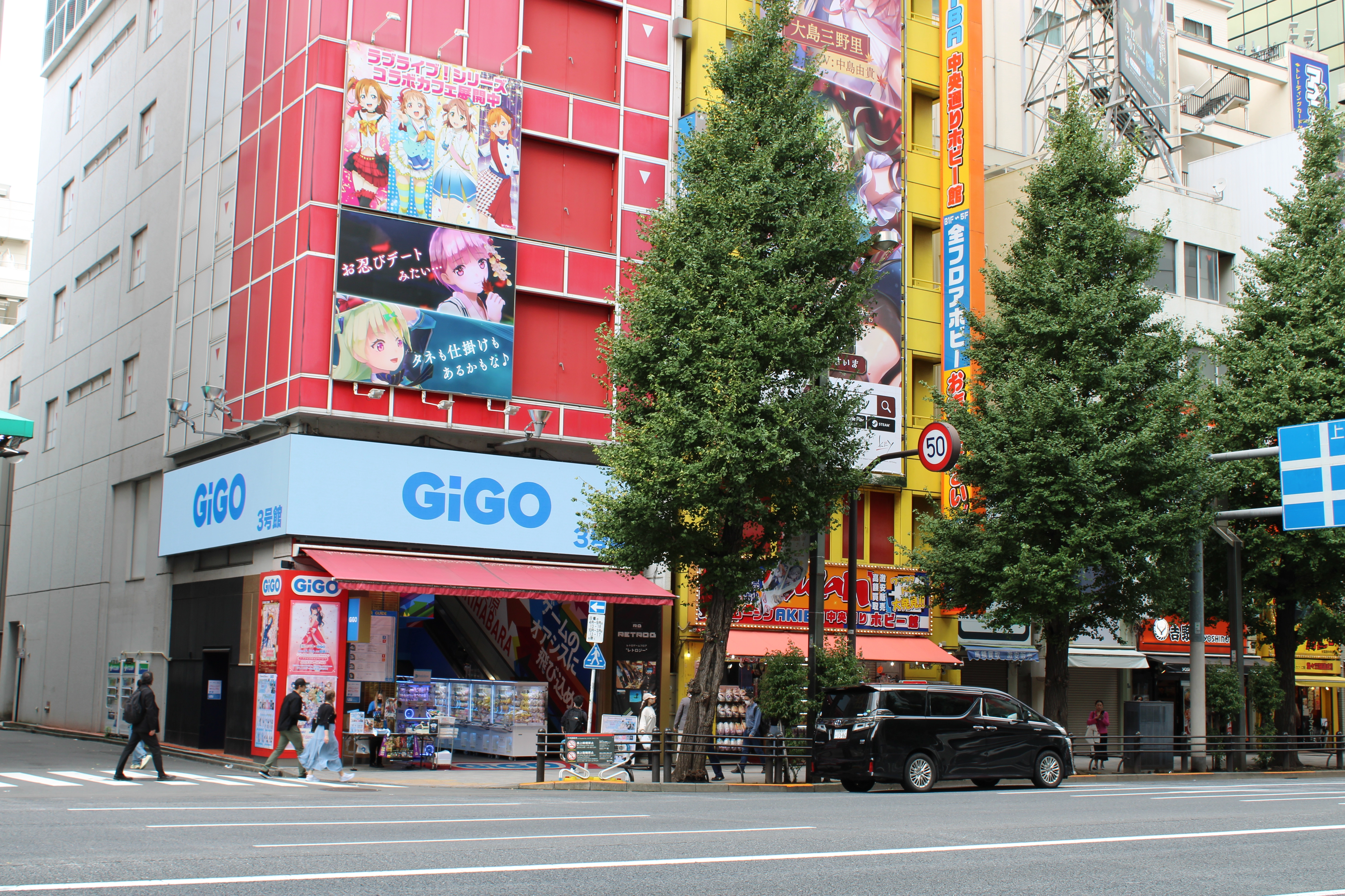 Multi-story GIGO arcade